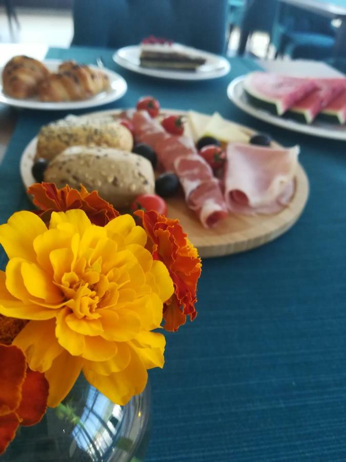 Corona B&B Sinj
